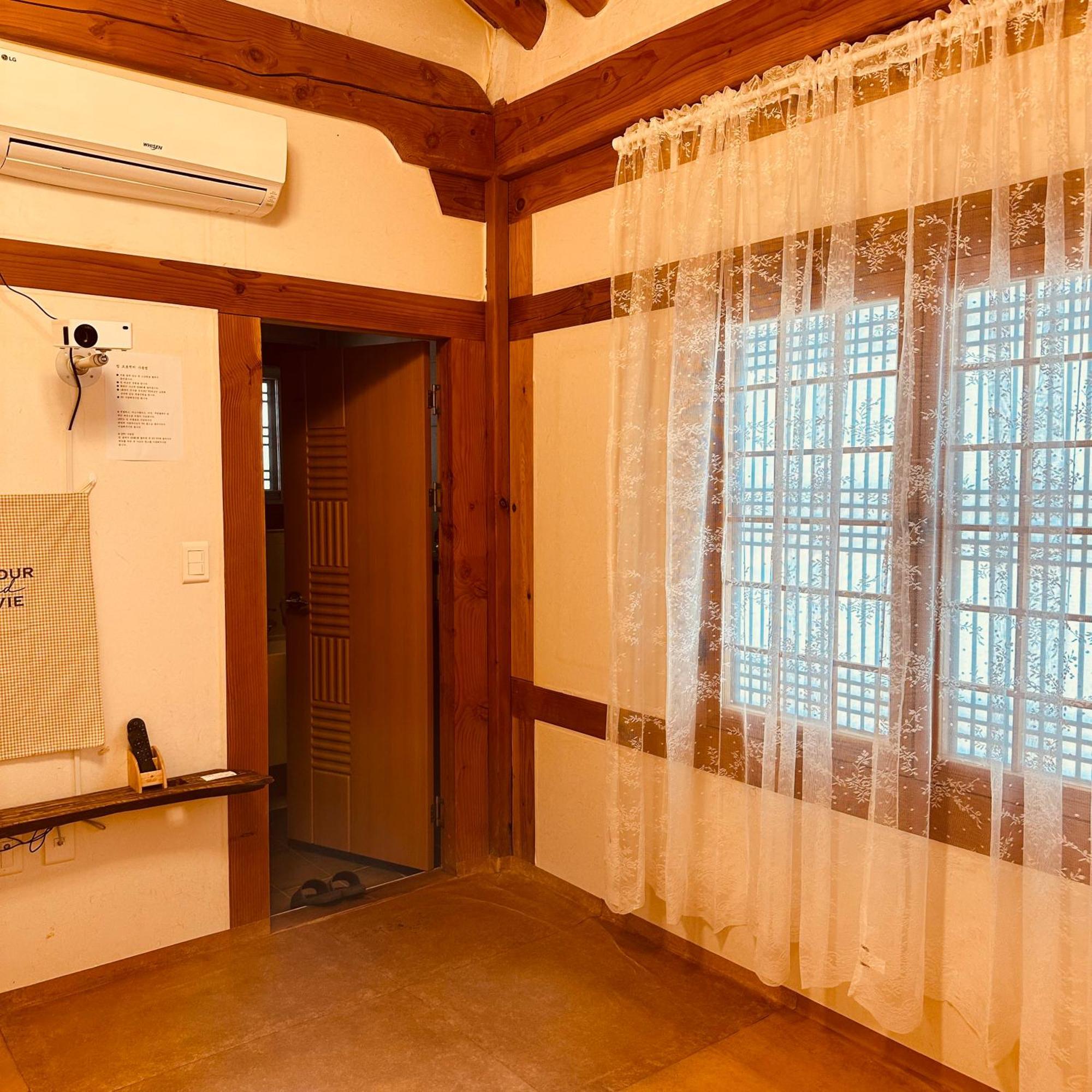 Jeonju Hanok Village Deoksugung Экстерьер фото