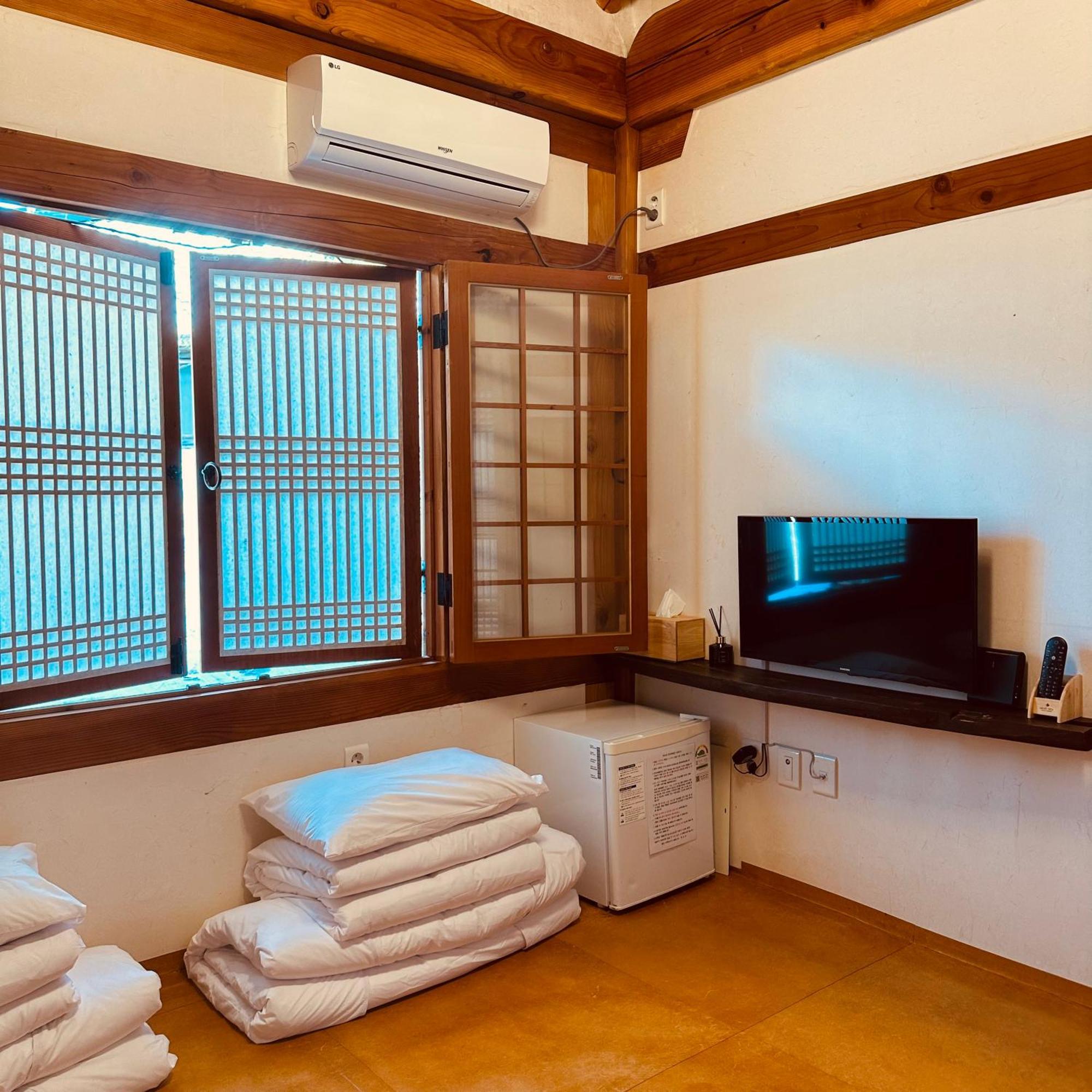 Jeonju Hanok Village Deoksugung Экстерьер фото