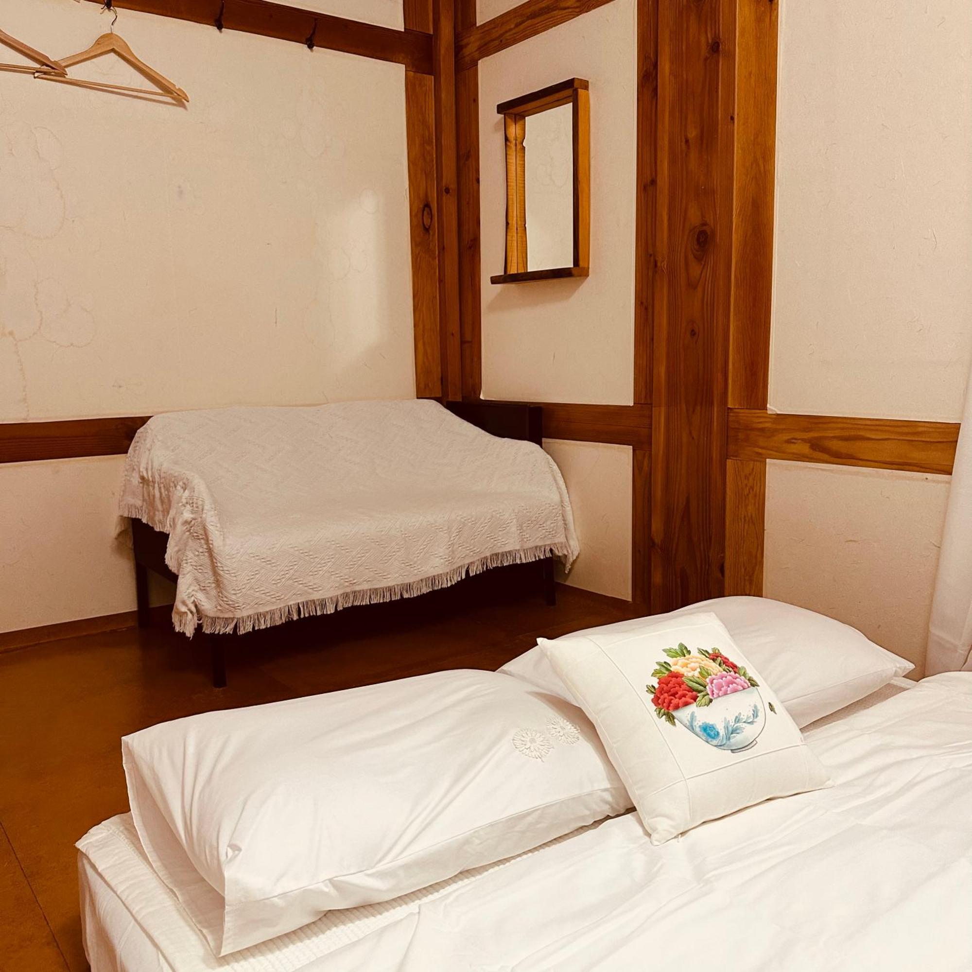 Jeonju Hanok Village Deoksugung Экстерьер фото