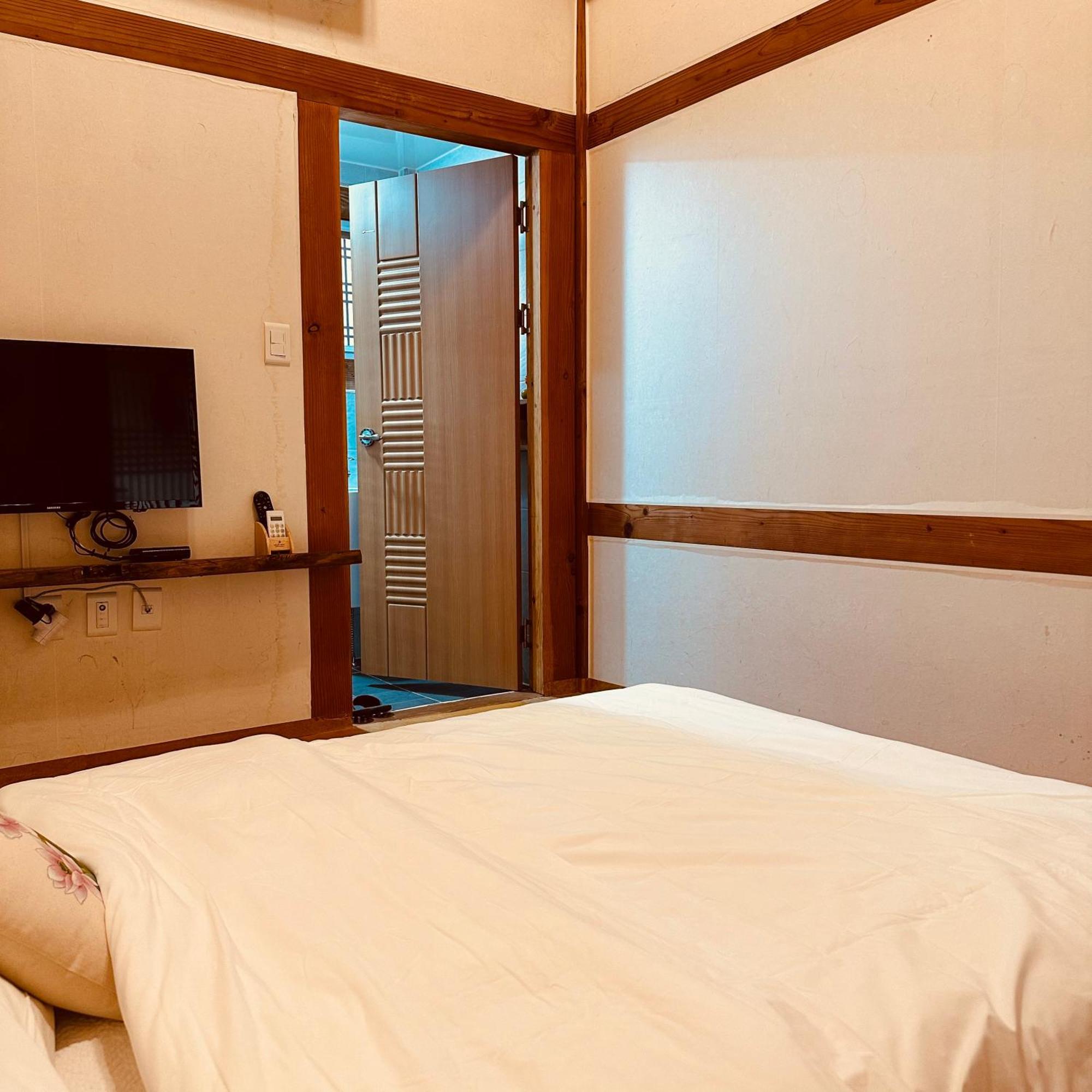 Jeonju Hanok Village Deoksugung Экстерьер фото